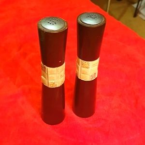 Vintage Salt n pepper shakers
